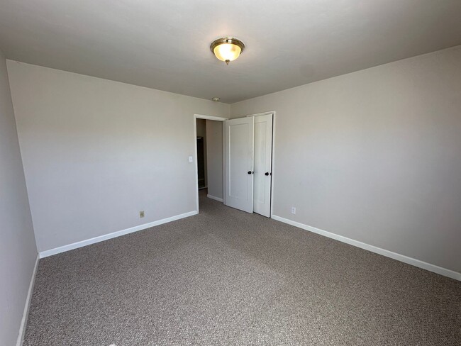 Building Photo - Spacious Two Bedroom Home In North Salinas