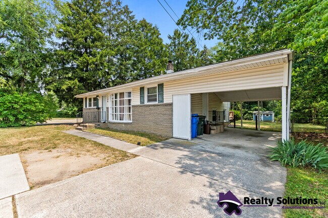 Building Photo - 706 Heston Rd