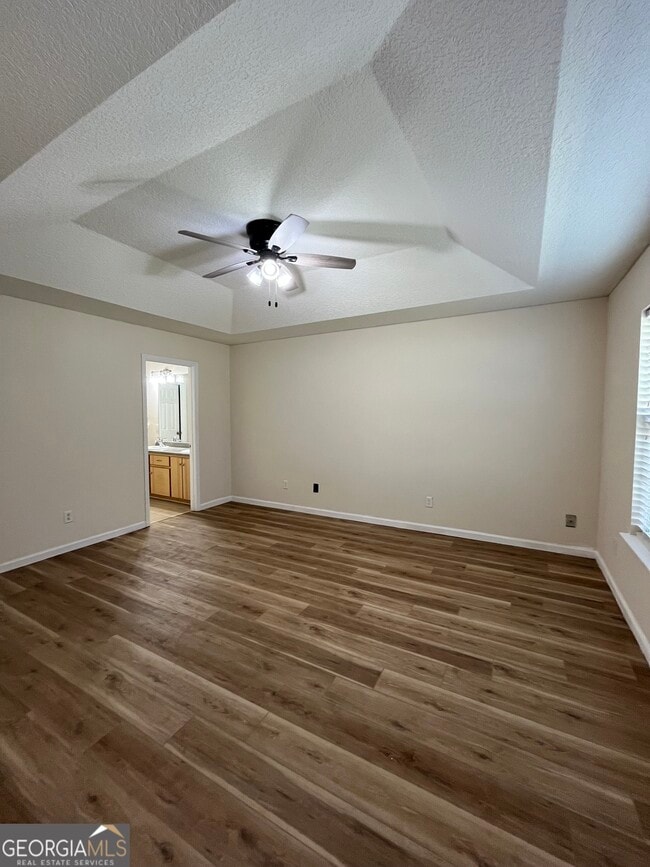 Building Photo - 207 Royal Palms Ave