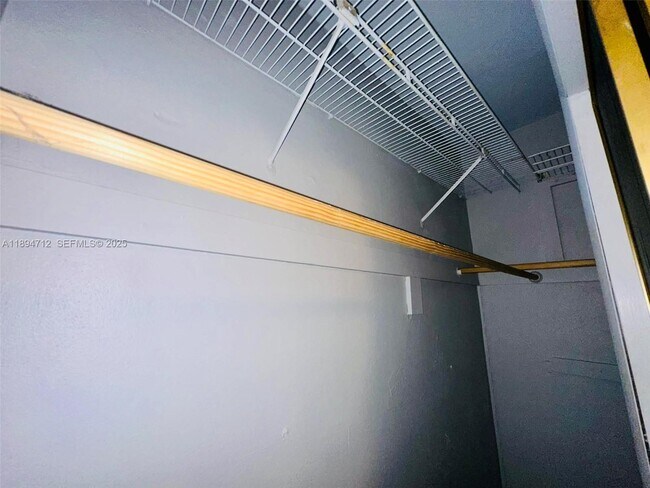 Building Photo - 330 SE 2nd St