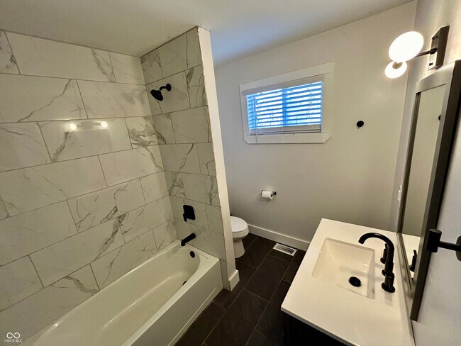 Building Photo - 154 Pearl St