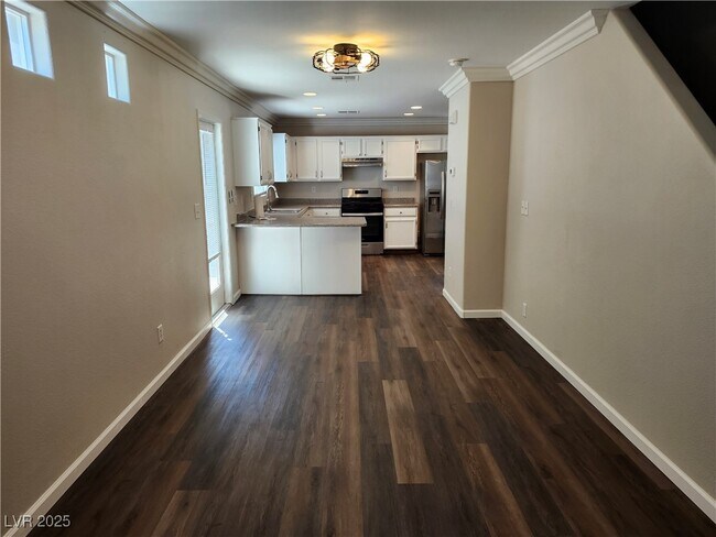 Building Photo - 5165 Paradise Skies Ave