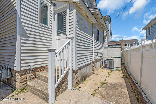 Building Photo - 900 A St
