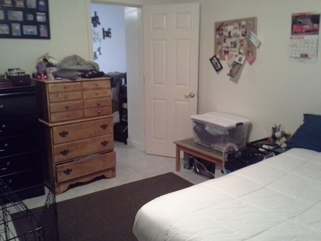 Building Photo - Cheeseplant Apartments