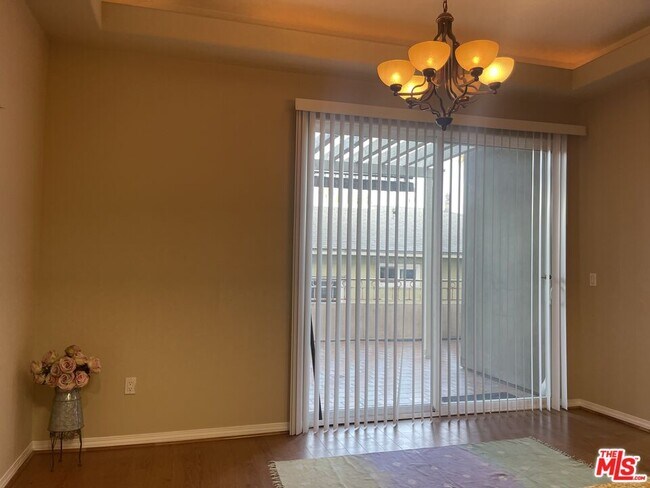 Building Photo - 904 E Windsor Rd