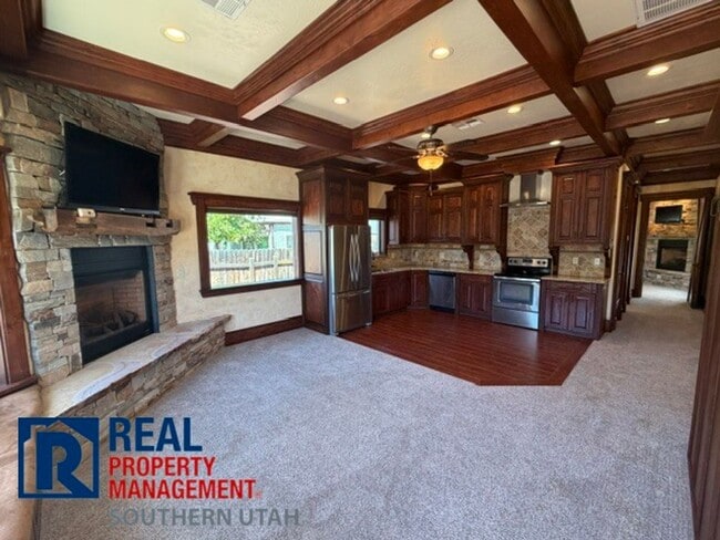 Building Photo - Luxury One-Bedroom Casita