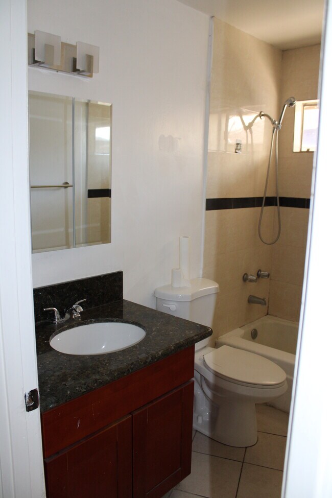 Building Photo - 4632 Canoga St