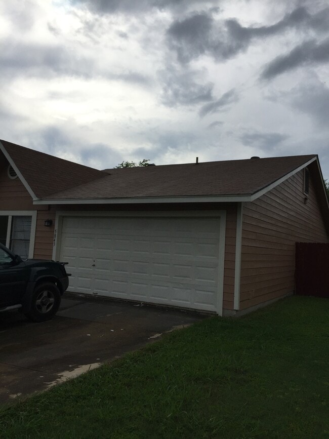 Building Photo - 5843 Glacier Sun Dr.