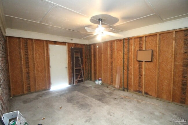 Building Photo - 404 Ladybird Ln