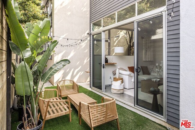 Building Photo - 844 California Ave