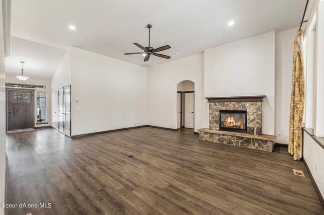Building Photo - Luxurious Single-Level Rancher in Post Falls