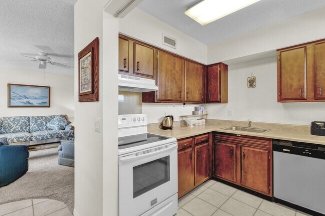 Building Photo - 1441 Ocean Dr