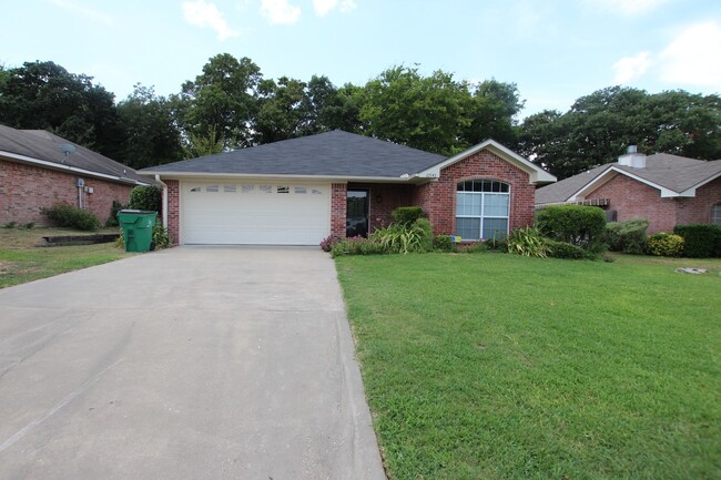 Primary Photo - Charming 3 Bedroom in Flint! Coming Soon!