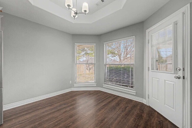 Building Photo - $200 MOVE IN SPECIAL |4-Bed Oasis with Granite Touches & Cozy Fireplace at 1501 South Brecke