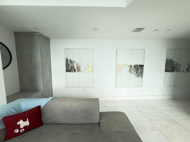 Building Photo - 900 Biscayne Blvd