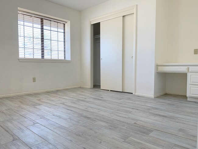 Building Photo - 14957 Mandan Rd