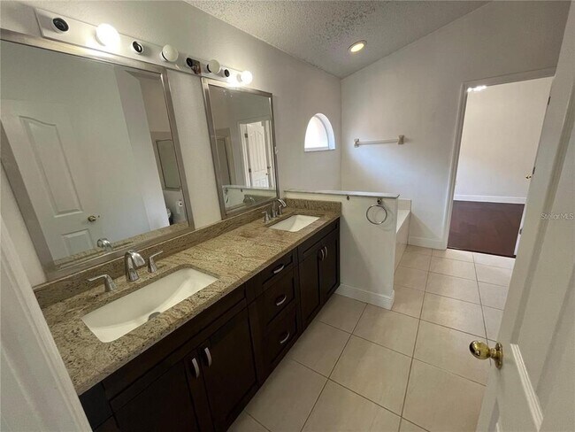 Building Photo - 8908 Southbay Dr