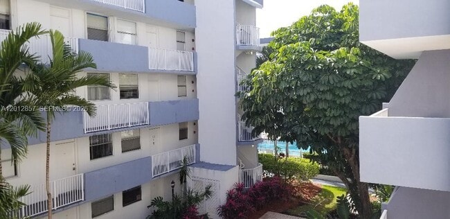 Building Photo - 1801 S Treasure Dr