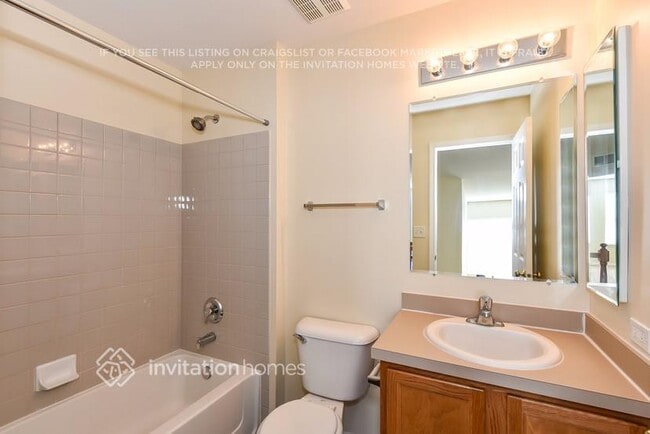 Building Photo - 2562 Hillsboro Blvd