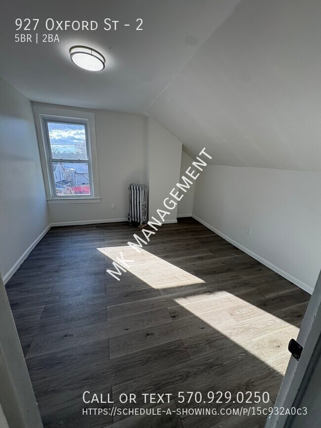 Building Photo - 927 Oxford St