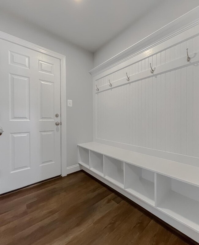 Building Photo - Sullivan Lane