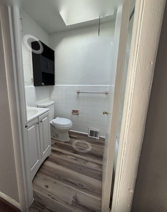 Building Photo - 2037 Beyer Ave