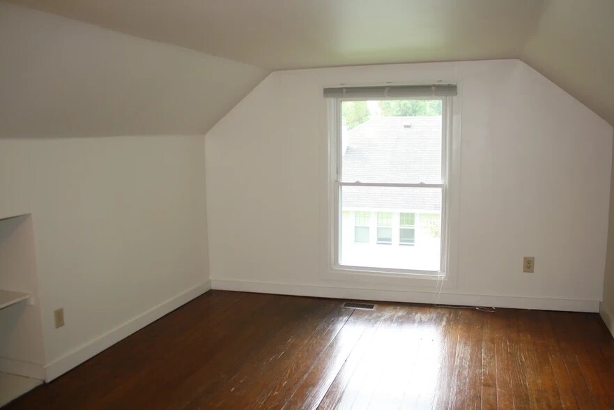 Building Photo - 515 S Woodlawn Ave