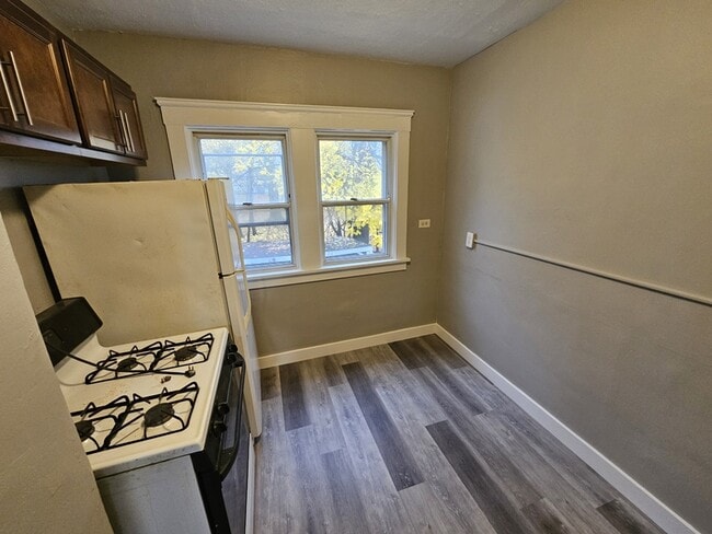 Building Photo - 3294 W 111th St