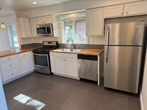 Building Photo - 326 Stewart St