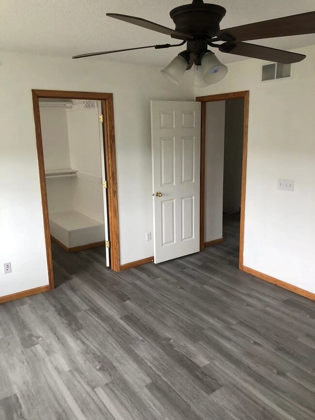 Building Photo - 11304 Davenport Cir NE