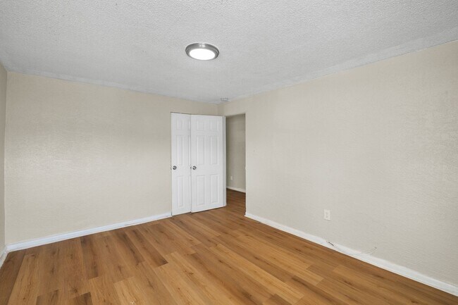 Building Photo - 1116 Upton Ct S