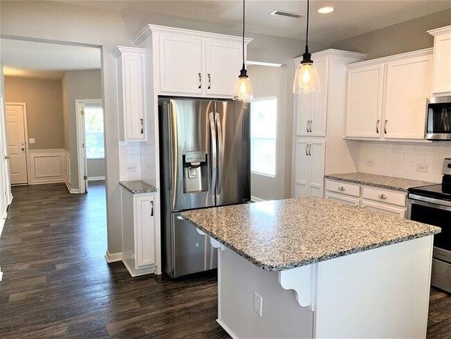 Building Photo - Newer Home in Reedy Fork, SS Appliance, Gr...
