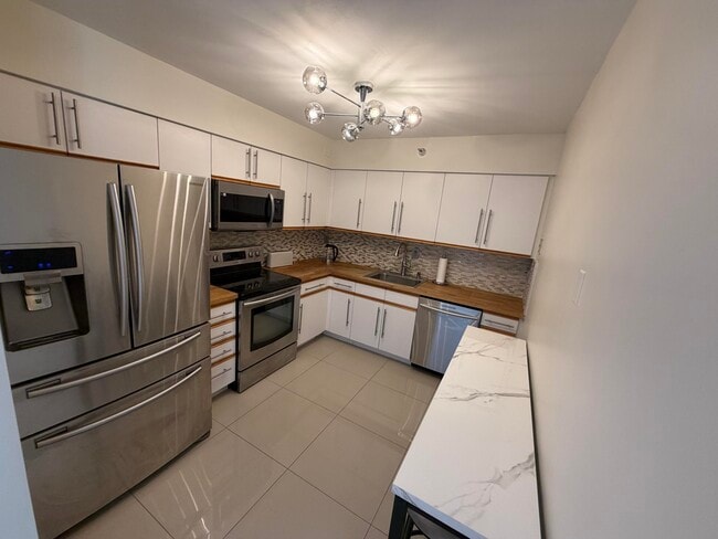 Building Photo - 3530 Mystic Pointe Dr