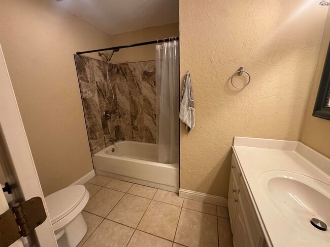 Building Photo - 2113 Selma Dr