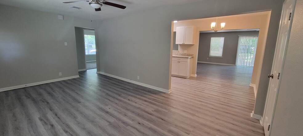 Front sunroom - 903 Brockman St