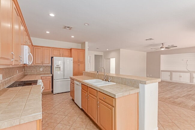 Building Photo - "Charming 2-Bedroom + Den Oasis with Spaci...