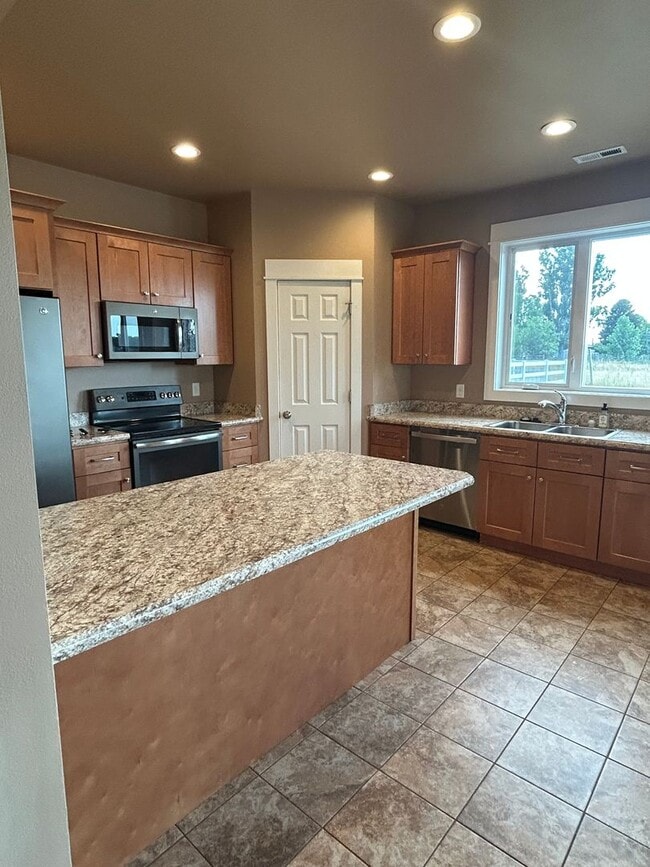 Building Photo - Rare Horse Property in Billings Heights – ...