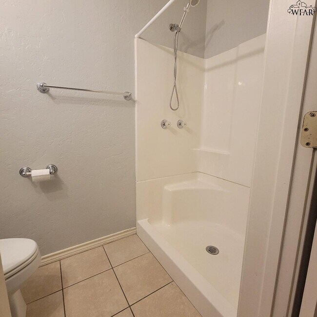 Building Photo - 4444 Phillips Dr