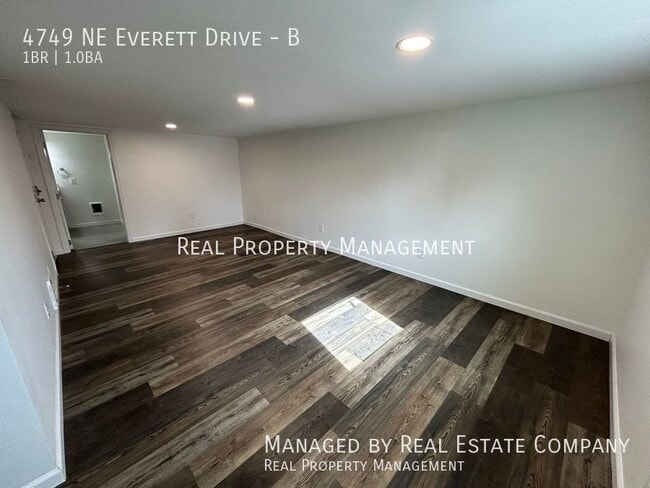 Building Photo - 4749 NE Everett Dr