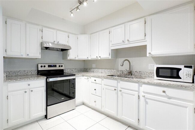 Building Photo - 310 Cherokee Ct