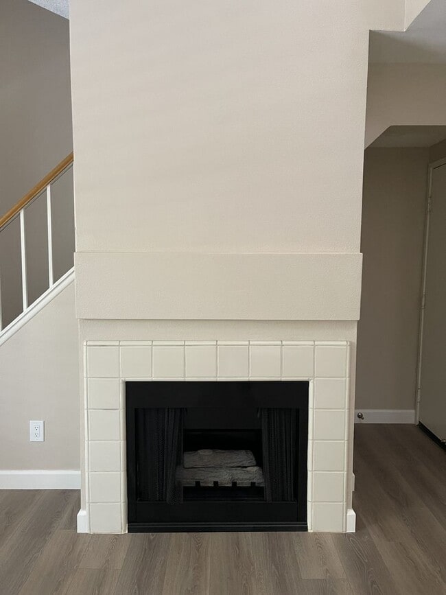 Building Photo - Charming Upstairs Loft – 1-Bedroom Condo-Style Living!