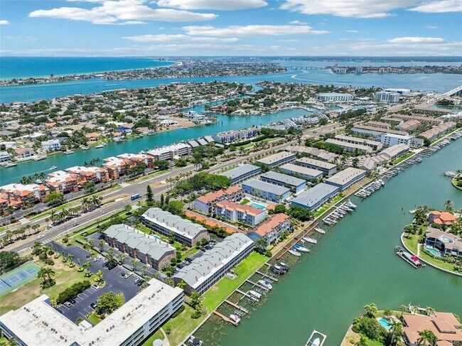 Building Photo - 637 Pinellas Bayway