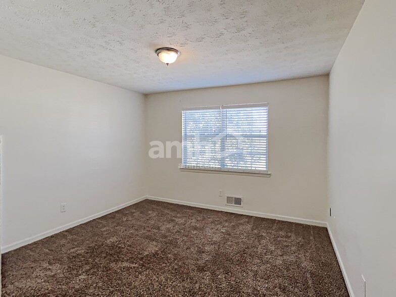 Building Photo - 137 Solomon Dr