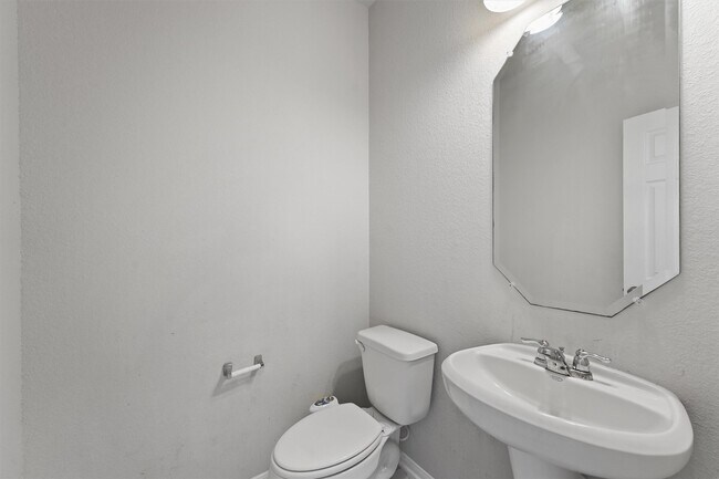 Building Photo - 5443 Grand View Dr