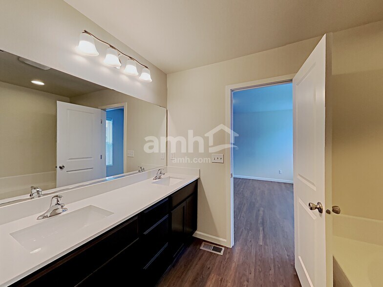 Building Photo - 19015 112th Ave Ct E