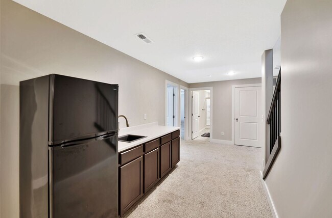 Building Photo - Living in Luxury