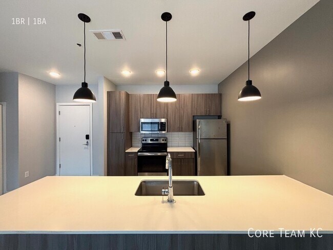 Building Photo - 227 E 27th St