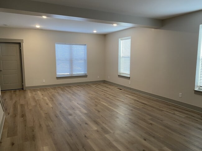 Building Photo - 336 Maple Ave