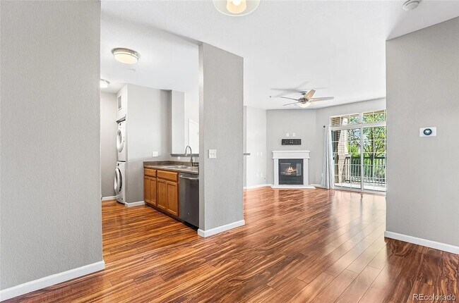 Building Photo - Spacious 2BR Condo convenient to DTC, Auro...