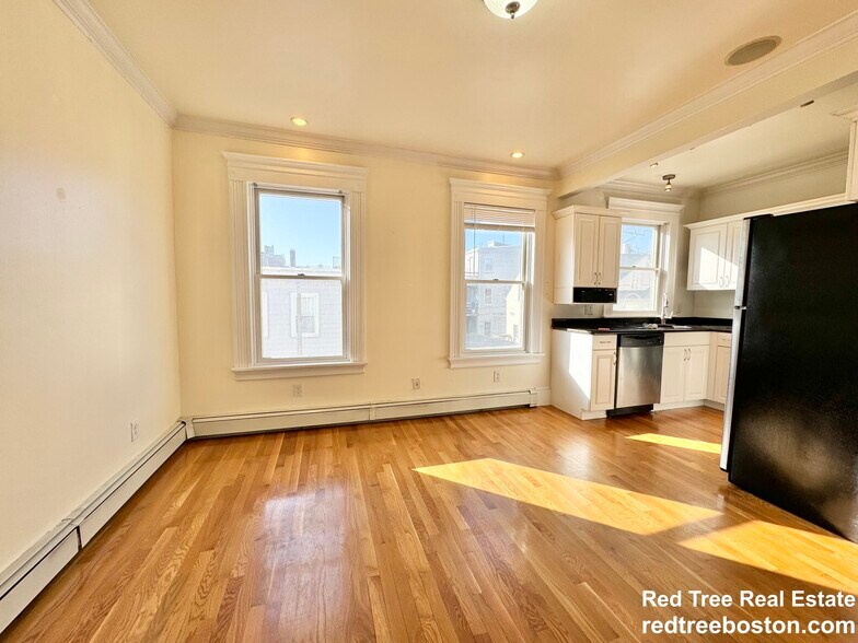 Unit 1, available 9/1 - 3 Grimes St